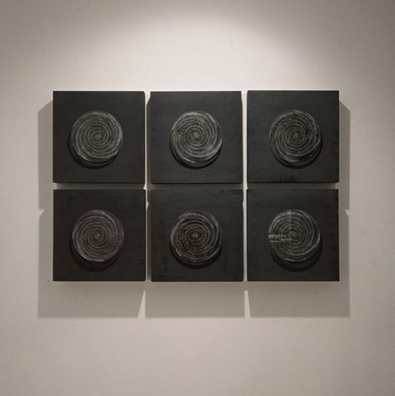 Untitled, 1994, plywood, plexiglas, silkscreen, pigment, 4 motors 82X82cm